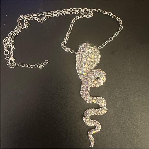✨ Rhinestone Snake Pendant Necklace – Gothic Y2K Statement Jewelry - Picture 3 of 3